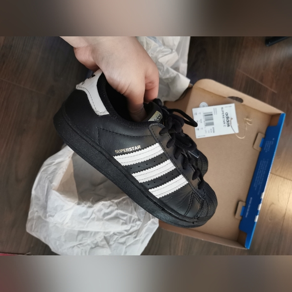 Adidas Superstar kids shoes - Picture 2 of 7